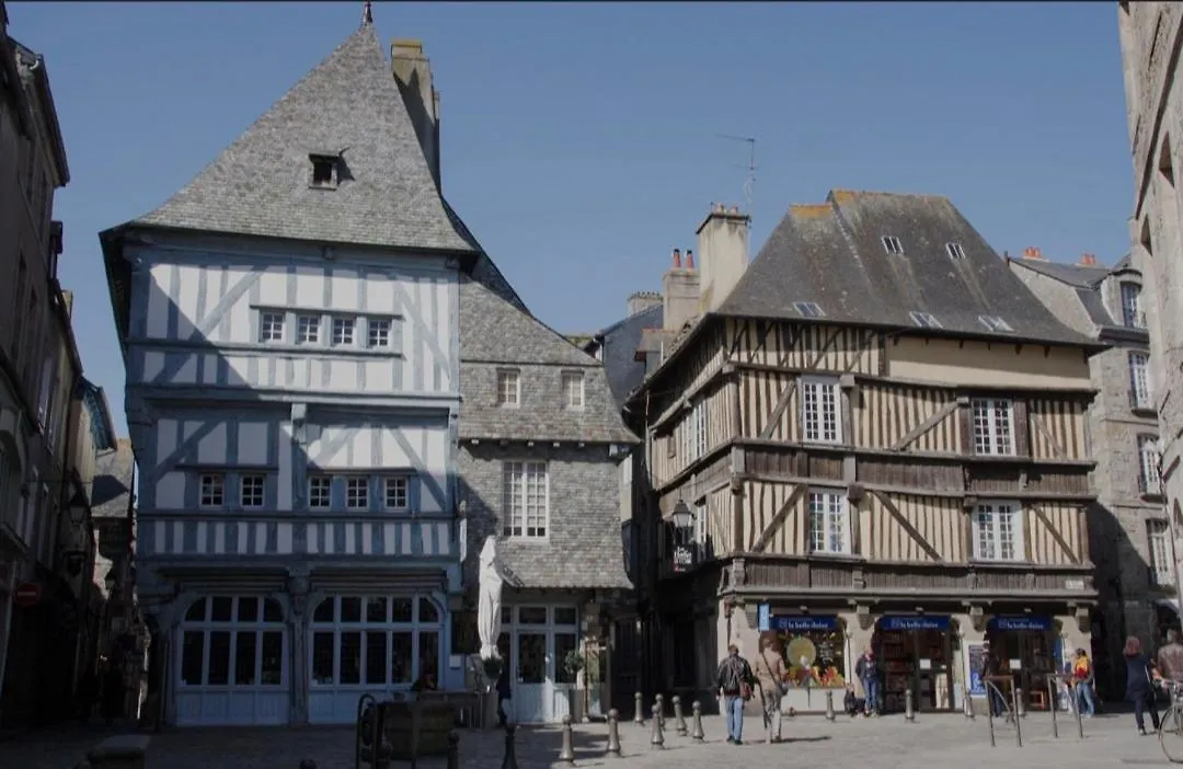 Maison 2 Chambres Avec Jaccuzi De 2 A 4 Pers Broons Apartman