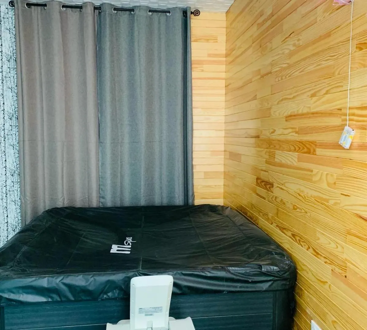 Maison 2 Chambres Avec Jaccuzi De 2 A 4 Pers Broons 0*,  Franciaország